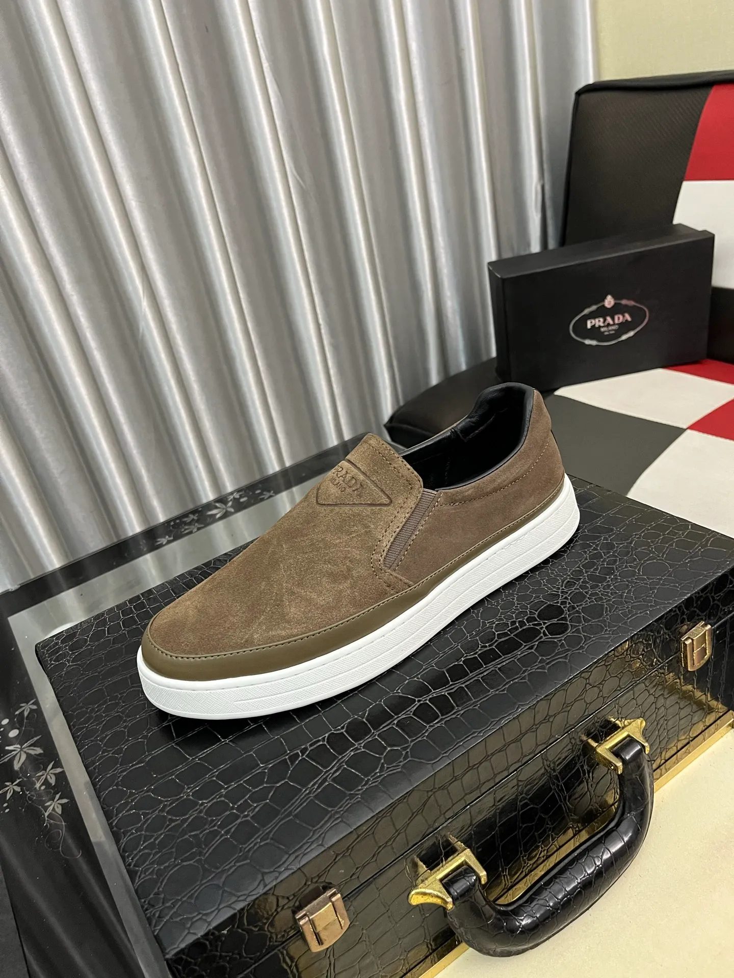 Men's shoes 💰440⌚️⌚️【PRADA】Prada casual shoes for couples, originally developed 1:1, made of high-mercerized cowhide with imported cowhide, silk sheepskin lining, rubber outsole, comfortable and soft on the feet, size: 38-442️⃣Colors available